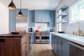 Choosing Between Open and Closed Kitchen Cabinets